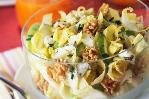salade-d-endives-pommes-noix-et-roquefort2 salade-d-endives-pommes-noix-et-roquefort2